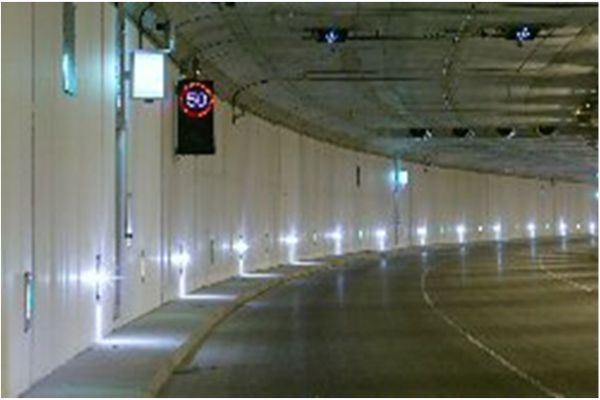 Figure 1 : Eclairage d'évacuation (Crédit photo OFROU)